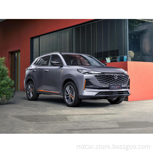 Бензиновый автомобиль Changan CS55Plus 2023 Второе поколение 1,5T Автоматическое освещение версии Год Compact SUV 188HP